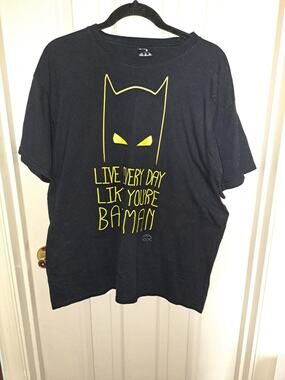 Men's XL Batman T-Shirt Live EveryDay like you are Batman